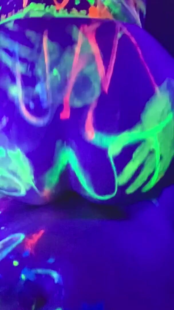 My hubby loves fucking me in the blacklights!